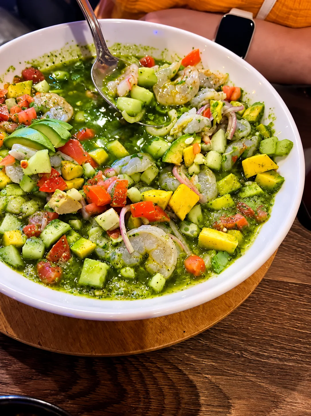 Plato hondo de aguachile verde